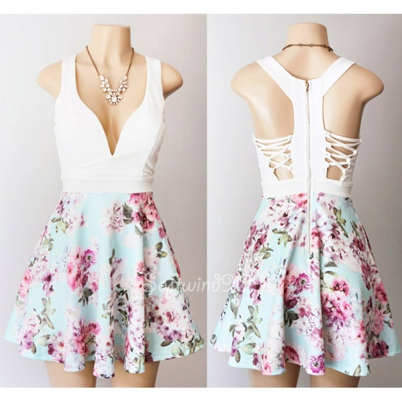 a'gaci Dresses & Skirts - Last☝️ Ivory Blue Floral Plunge Lace Up CUTE Dress